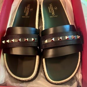 NWT Valentino Garavani Rockstud Jute Slides